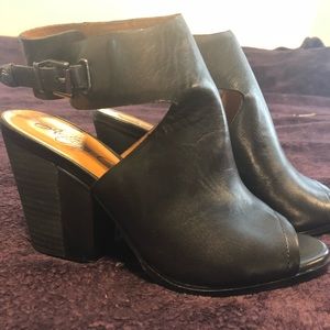 Arturo Chiang sling back leather heels